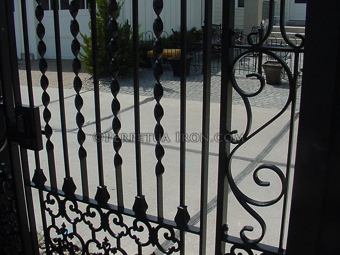 etail of 26.1, custom design in a wrought iron gate